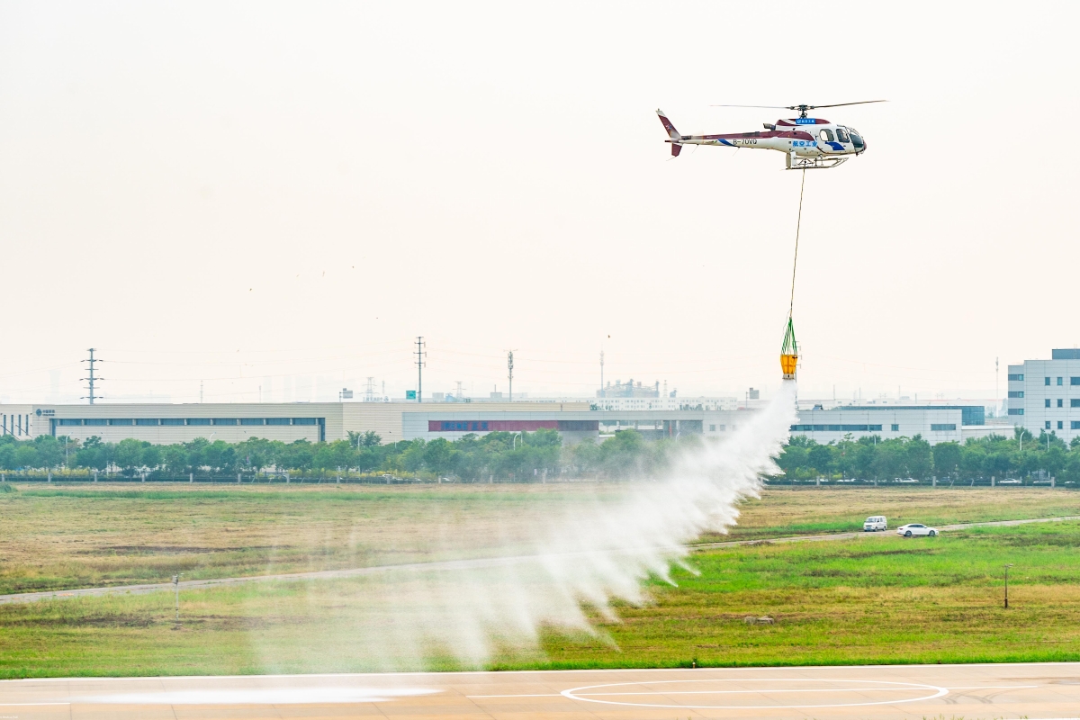 AC311A进行飞行预演。摄影：岳书华-1